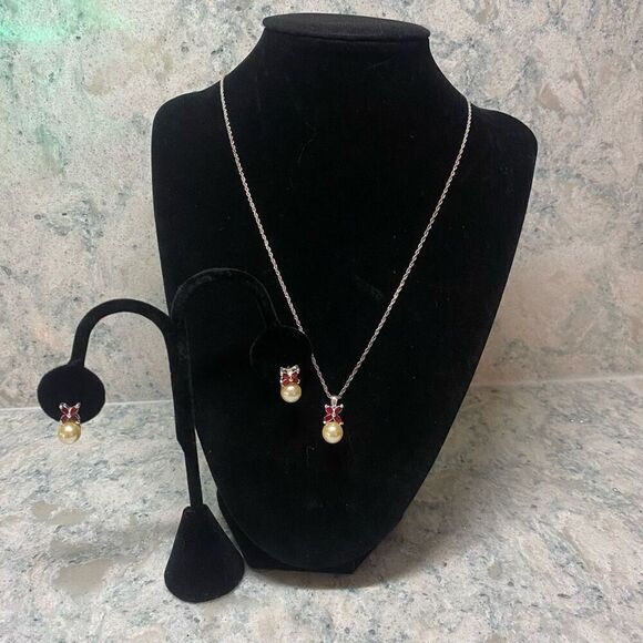 RHINESTONE COLOR ACCENTED PEARLESQUE NECKLACE AND EARRING GIFTSET - Picture 1 of 9